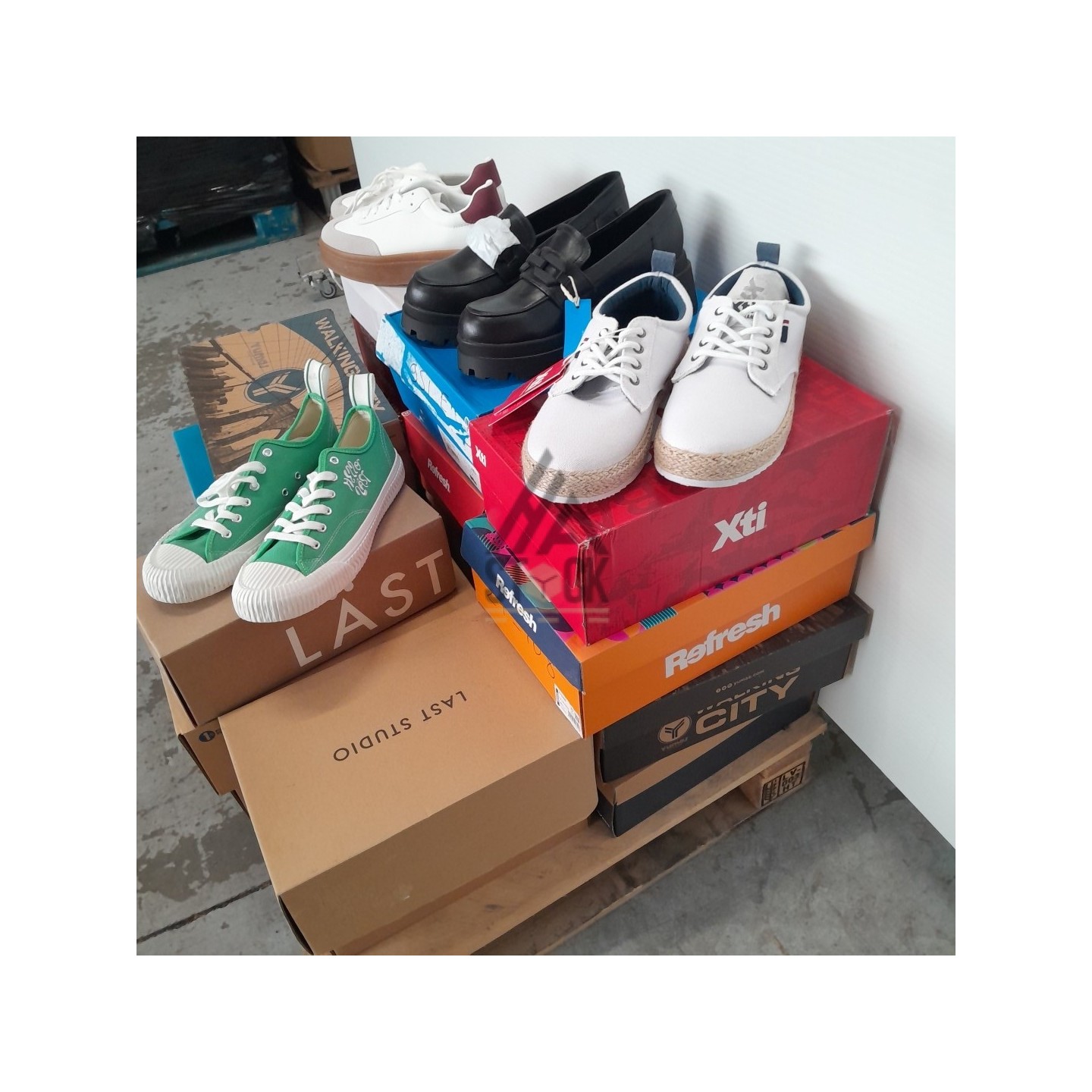 CHAUSSURE en boite  - 20 paires