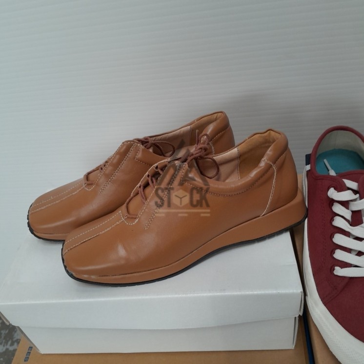 CHAUSSURE en boite  - 20 paires