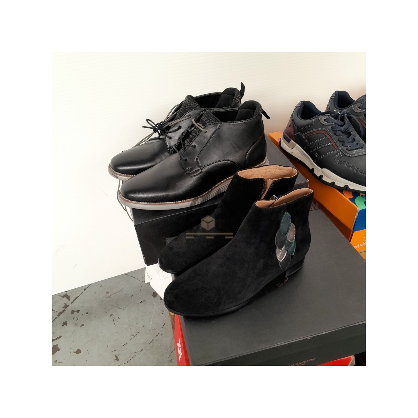 CHAUSSURE en boite  - 20 paires