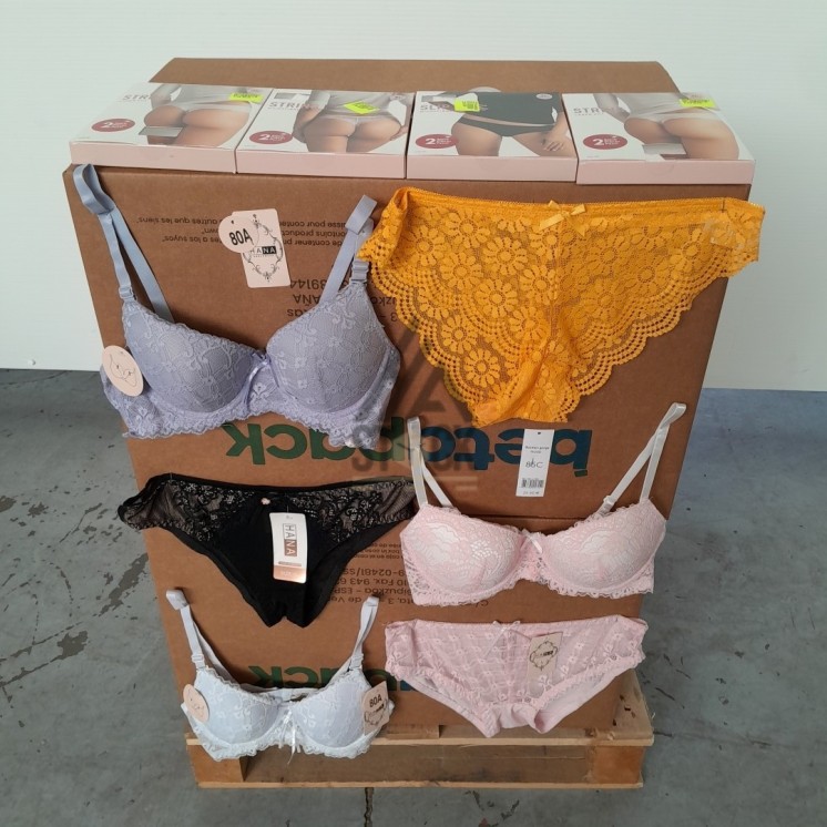 SOUS VETEMENTS FEMME - 220 pièces