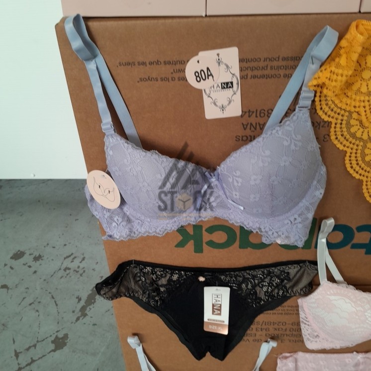 SOUS VETEMENTS FEMME - 220 pièces