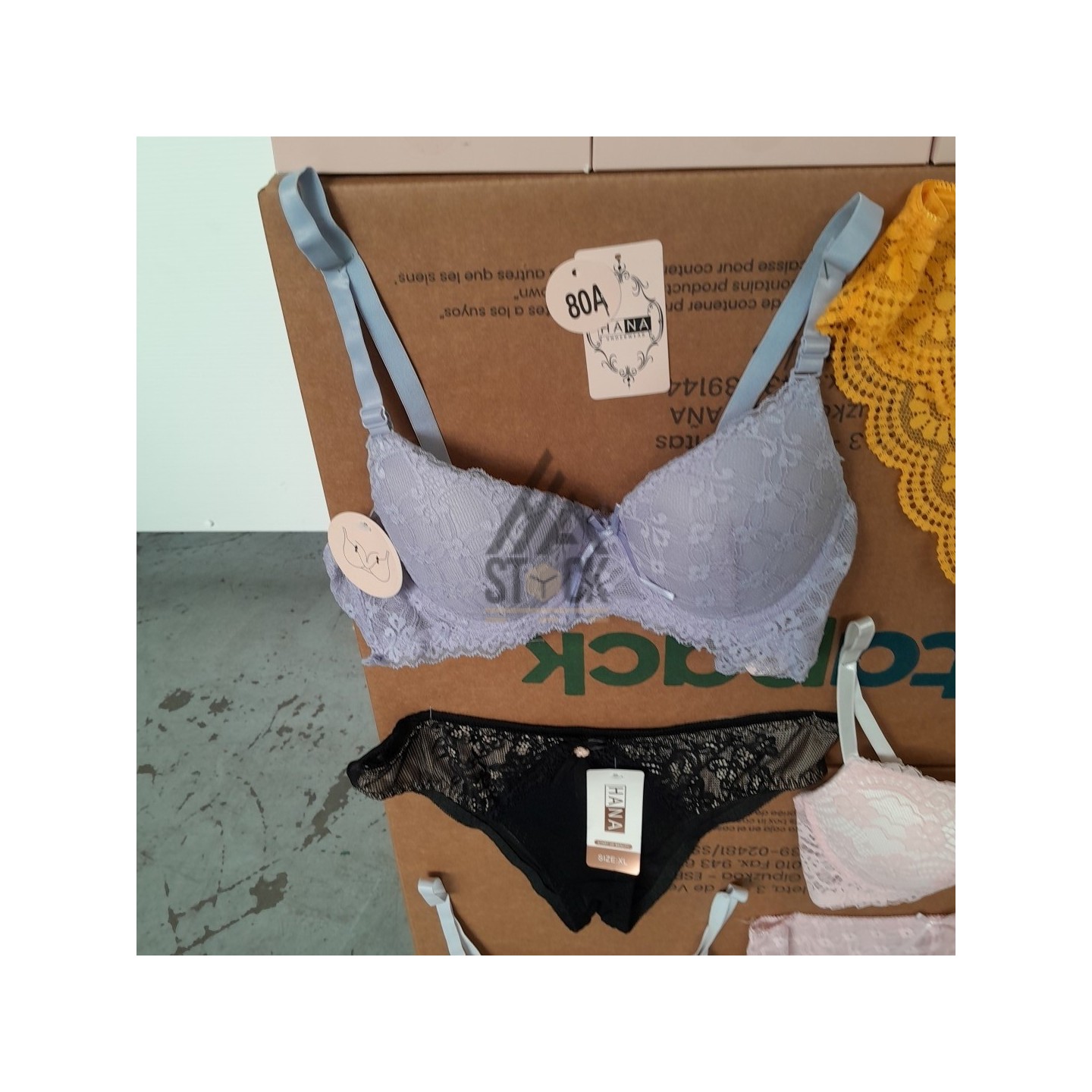 SOUS VETEMENTS FEMME - 220 pièces