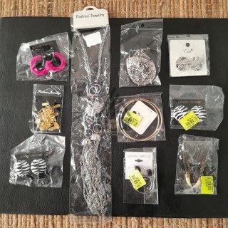 BIJOUX - 300 pièces