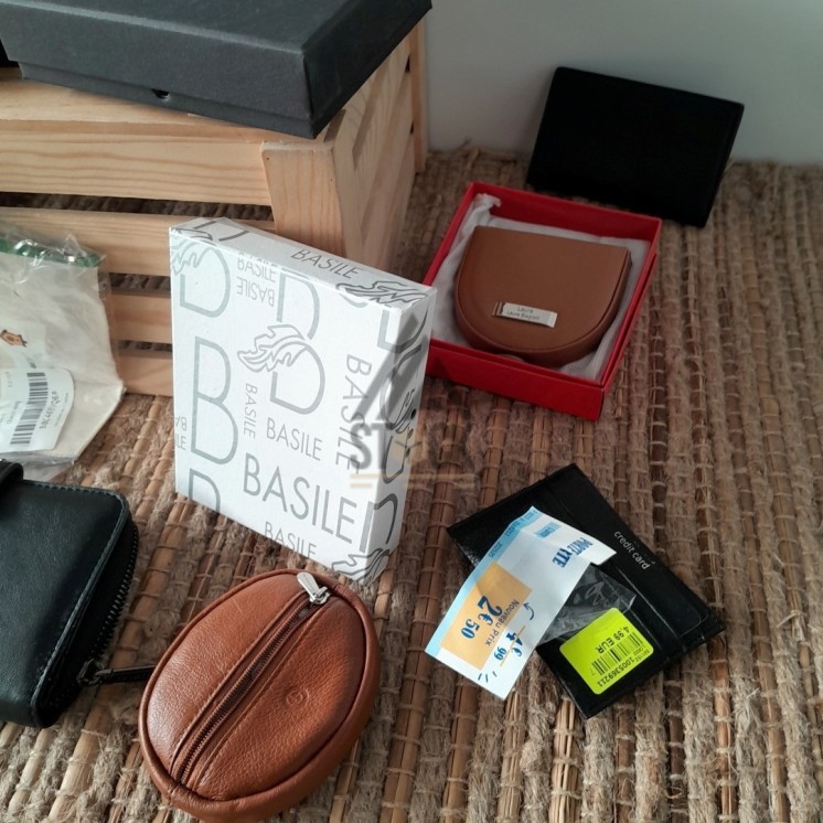 Portefeuilles, porte-monnaie, sacoche - 150 pièces