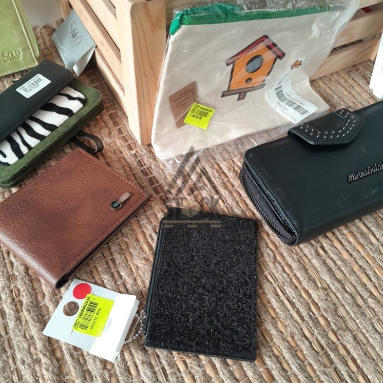 Portefeuilles, porte-monnaie, sacoche - 150 pièces