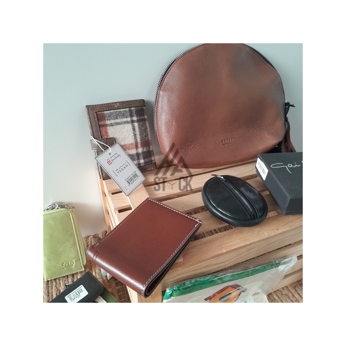 Portefeuilles, porte-monnaie, sacoche - 150 pièces