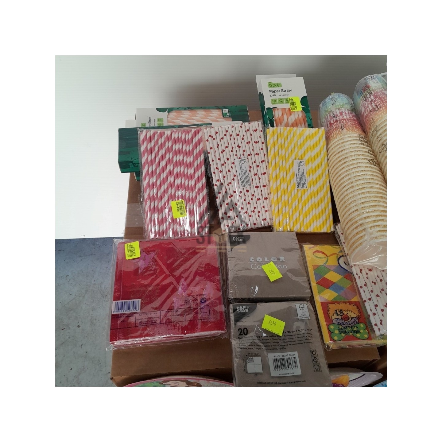 VAISSELLE JETABLE - 320 pièces