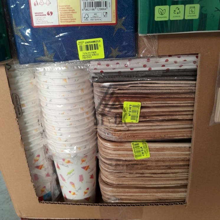 VAISSELLE JETABLE - 320 pièces