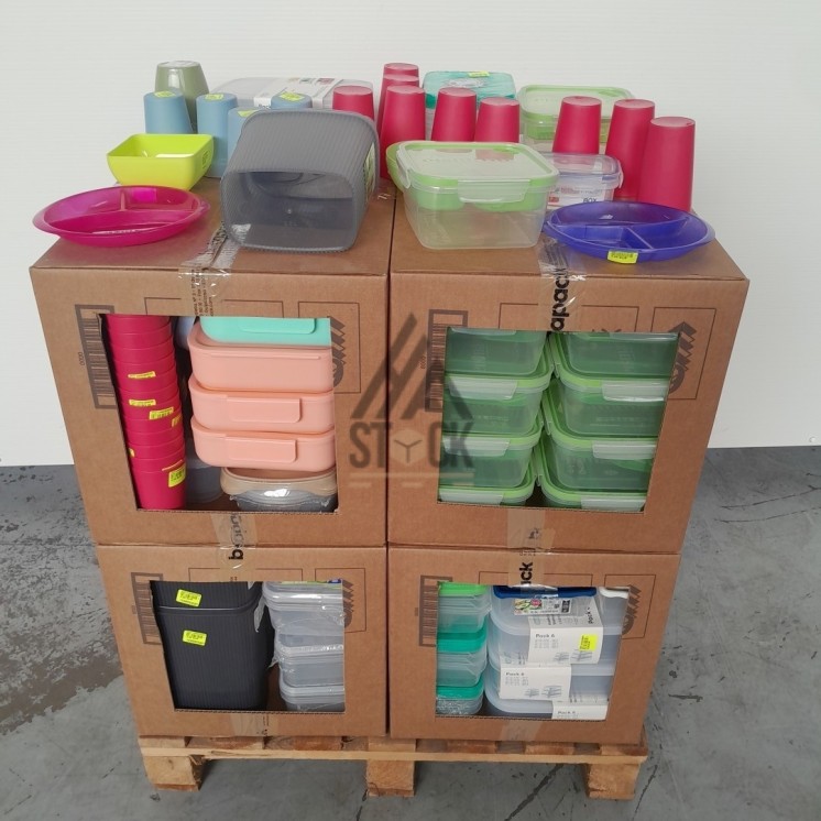 VAISSELLE PLASTIQUE - 220 pièces