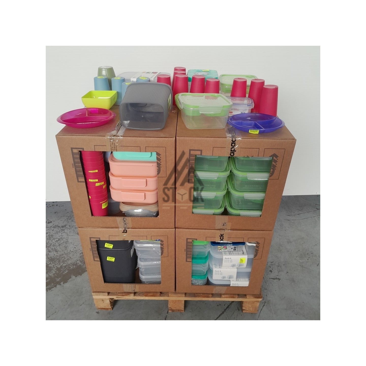 VAISSELLE PLASTIQUE - 220 pièces