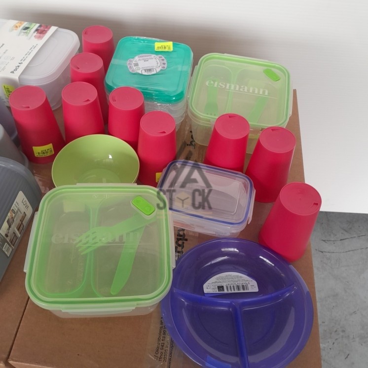 VAISSELLE PLASTIQUE - 220 pièces