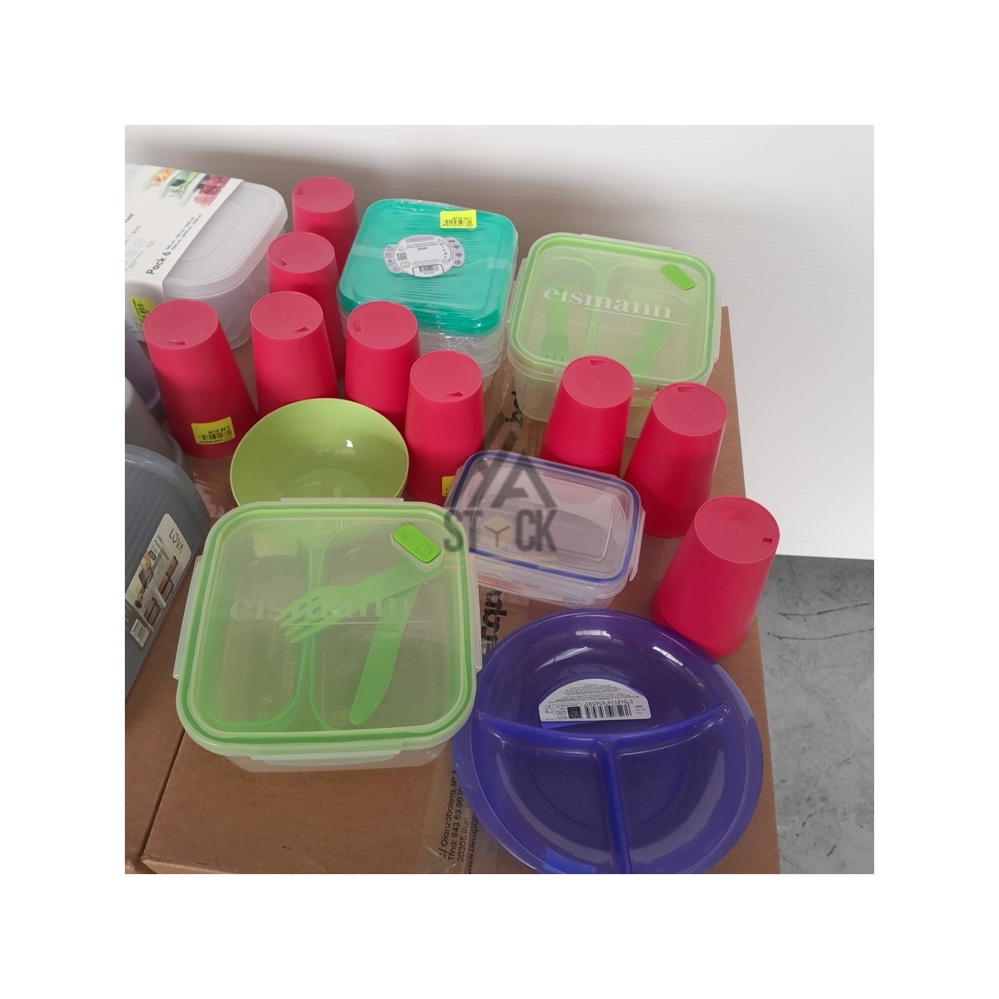 VAISSELLE PLASTIQUE - 220 pièces