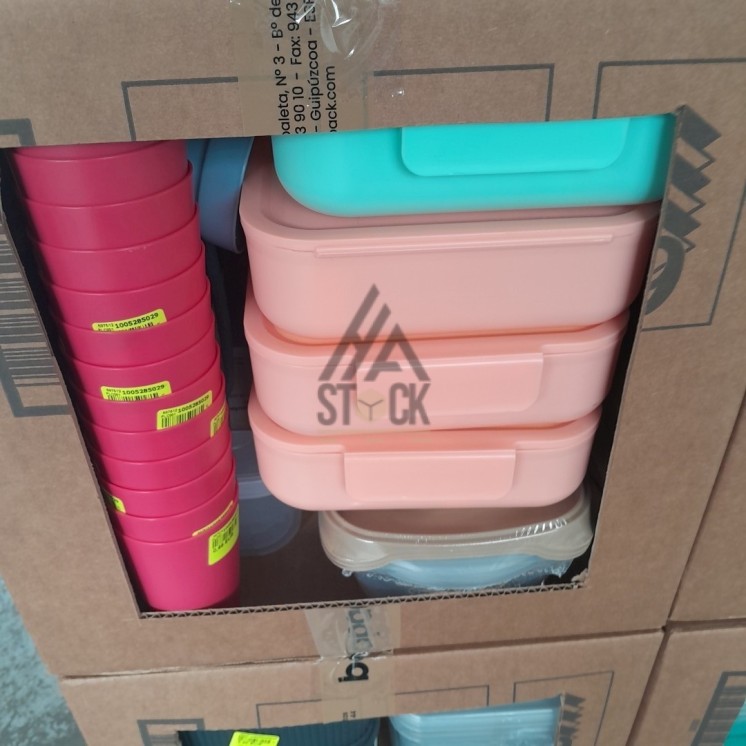 VAISSELLE PLASTIQUE - 220 pièces