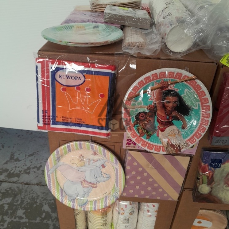 VAISSELLE JETABLE - 320 pièces