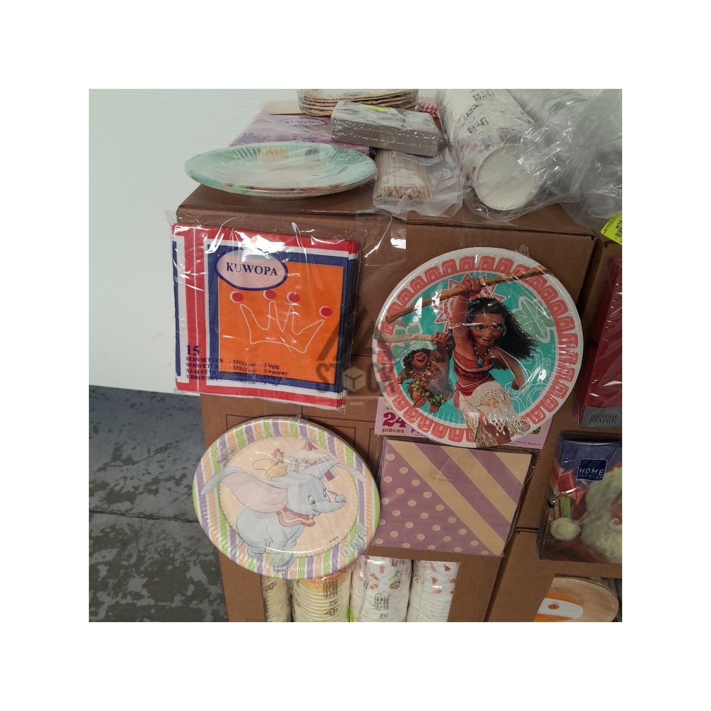 VAISSELLE JETABLE - 320 pièces