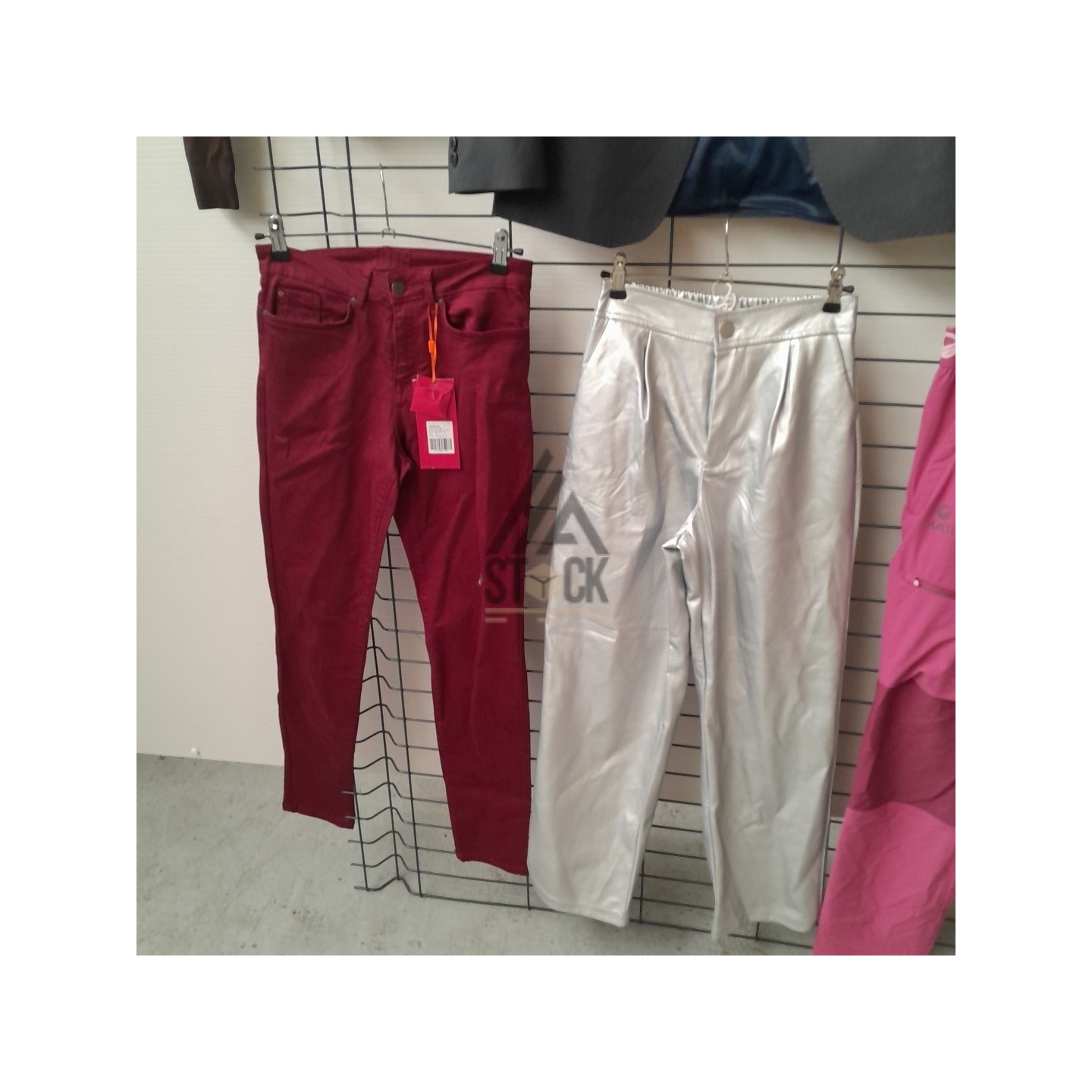 TEXTILE MARQUE  - 150 pièces