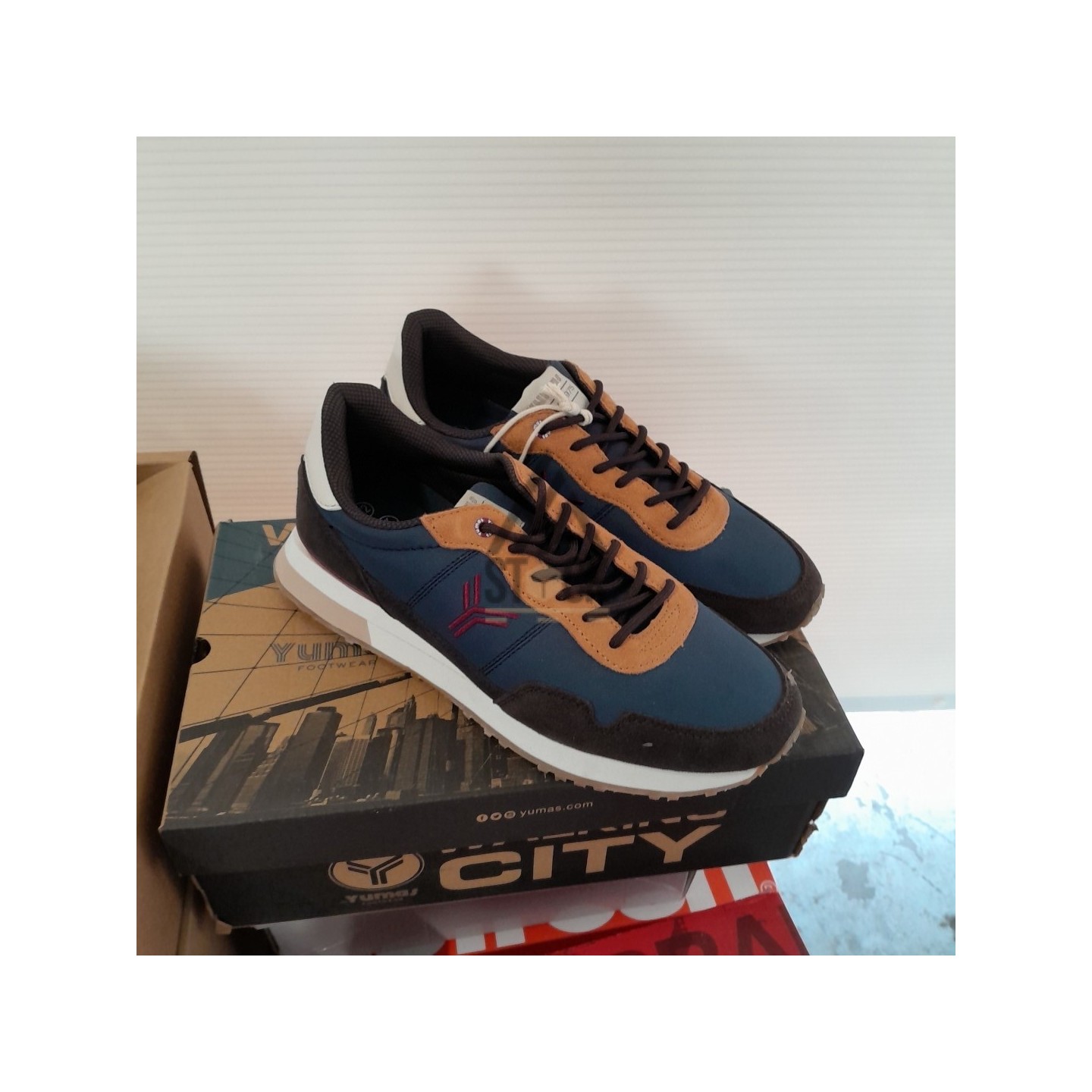 CHAUSSURE en boite  - 20 paires