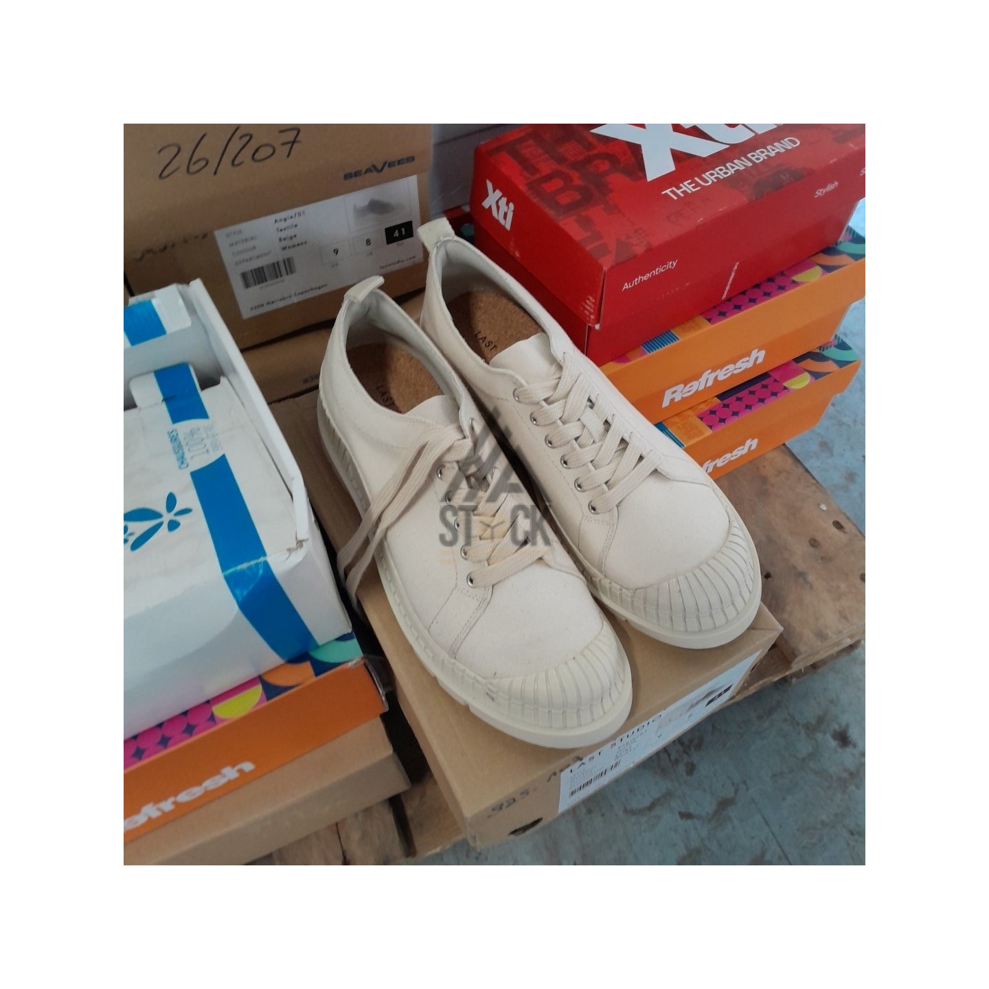 CHAUSSURE en boite  - 20 paires