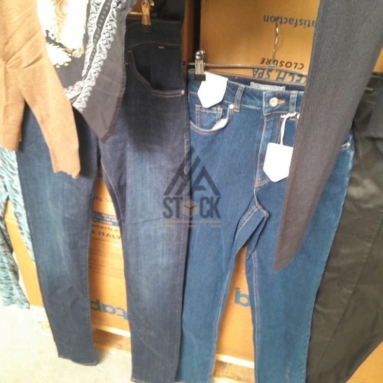 TEXTILE MARQUE  - 700 pièces