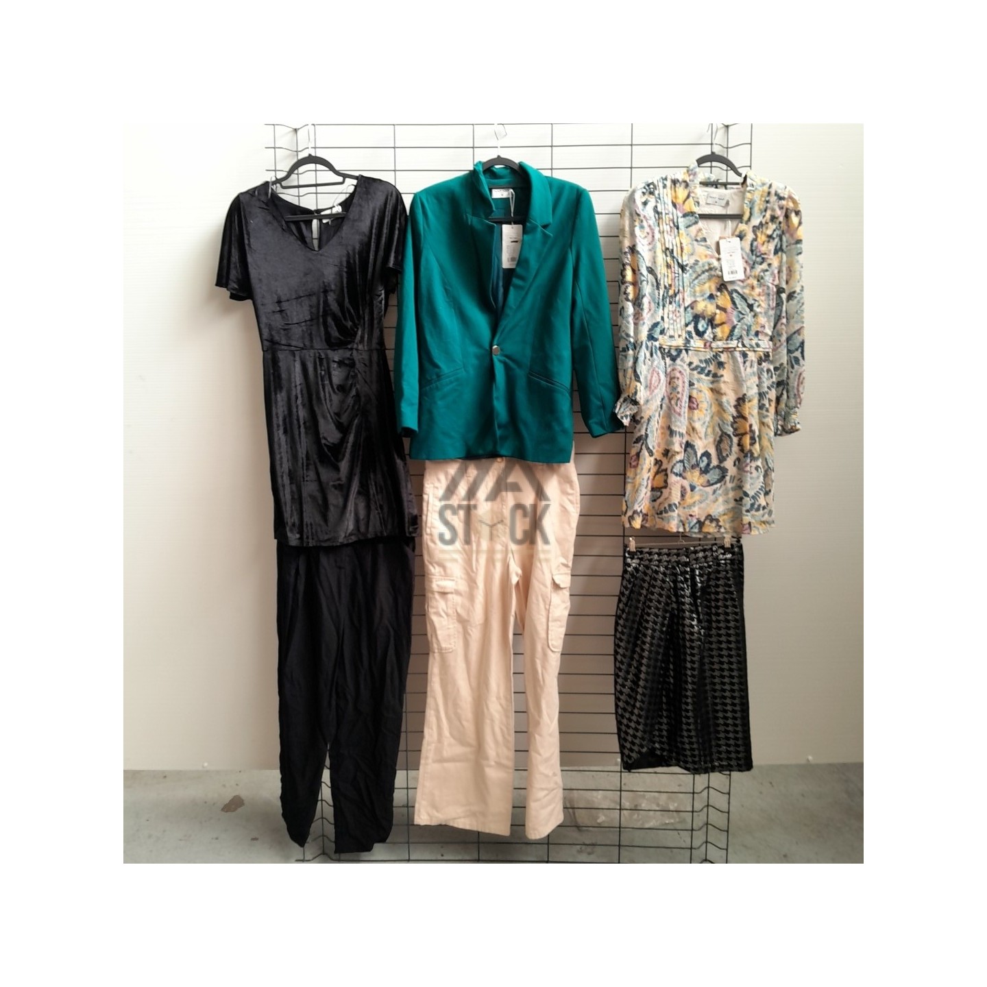 TEXTILE - NAF NAF -  50 pièces