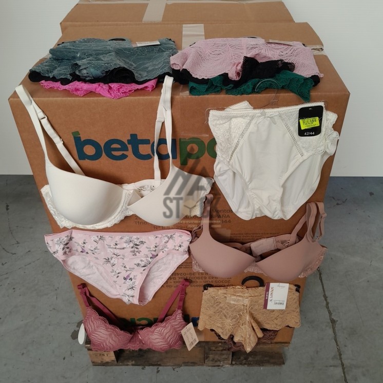 SOUS VETEMENTS FEMME - 220 pièces