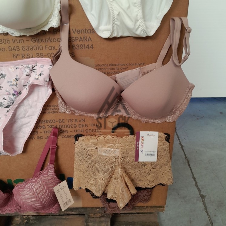 SOUS VETEMENTS FEMME - 220 pièces