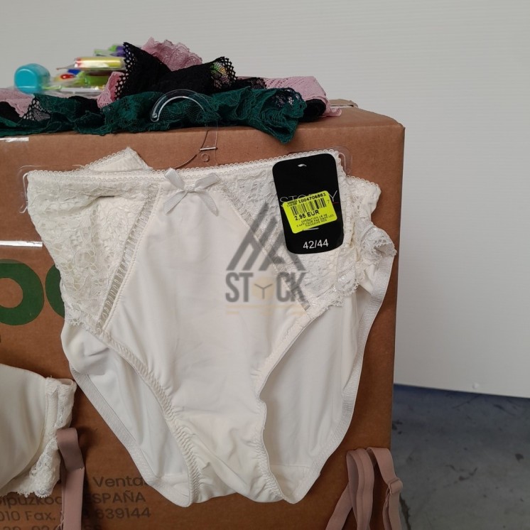 SOUS VETEMENTS FEMME - 220 pièces