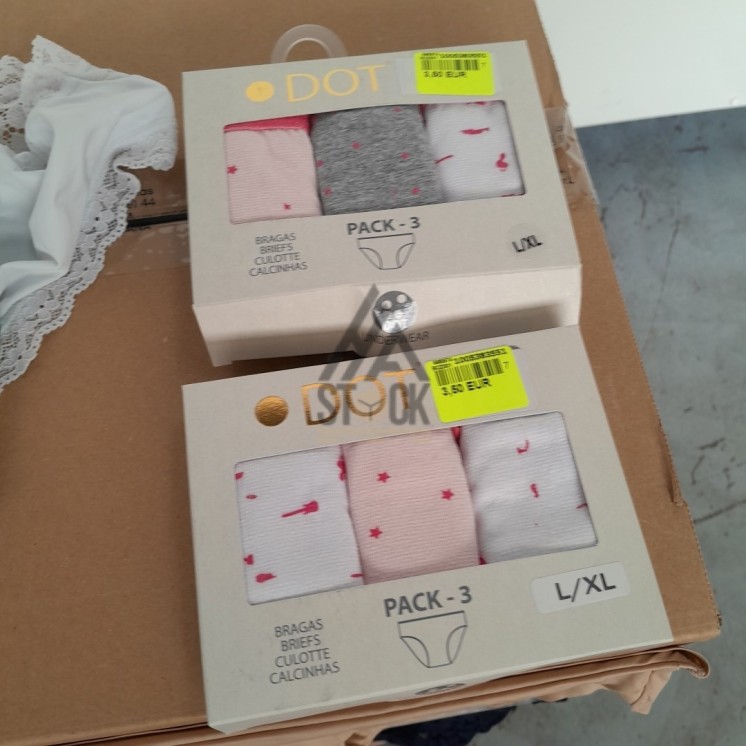 SOUS VETEMENTS FEMME - 220 pièces