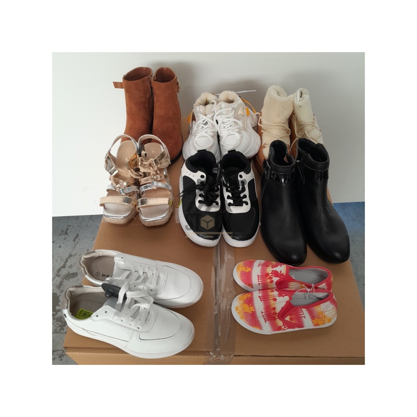 CHAUSSURES -  60 paires