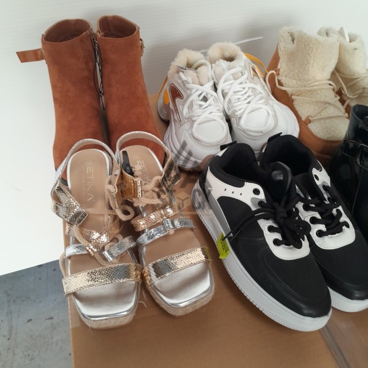 CHAUSSURES -  60 paires