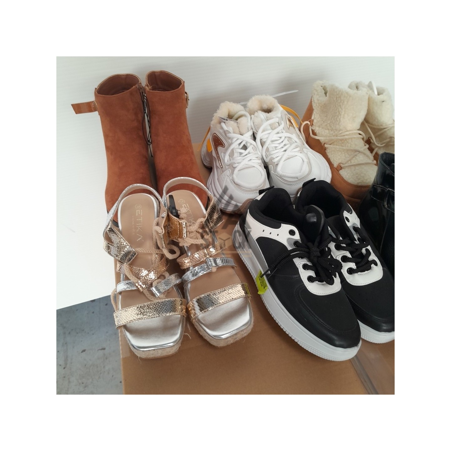 CHAUSSURES -  60 paires