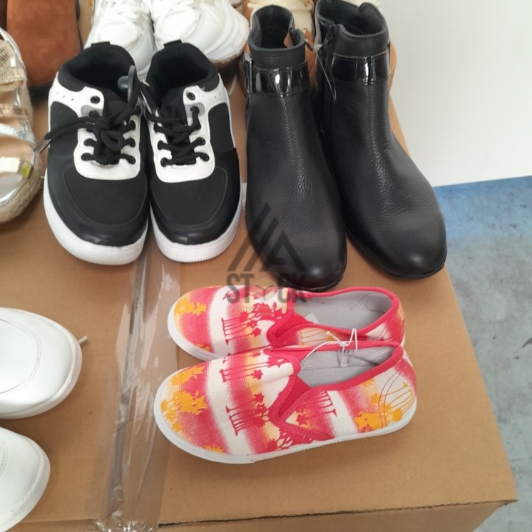 CHAUSSURES -  60 paires