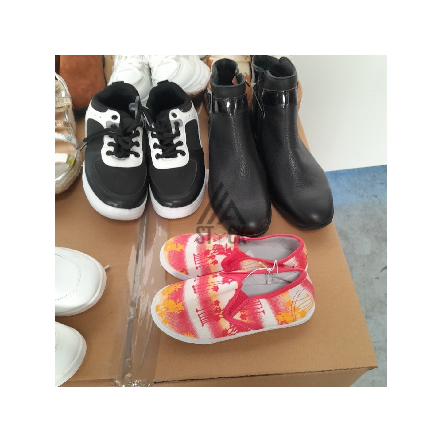 CHAUSSURES -  60 paires