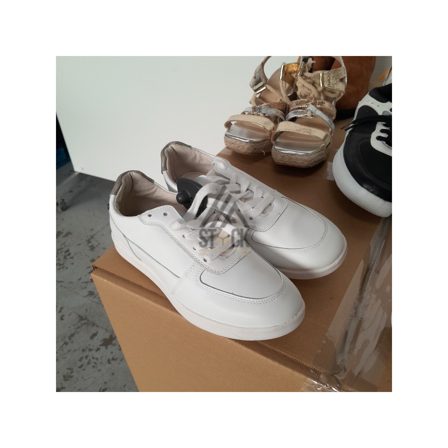 CHAUSSURES -  60 paires