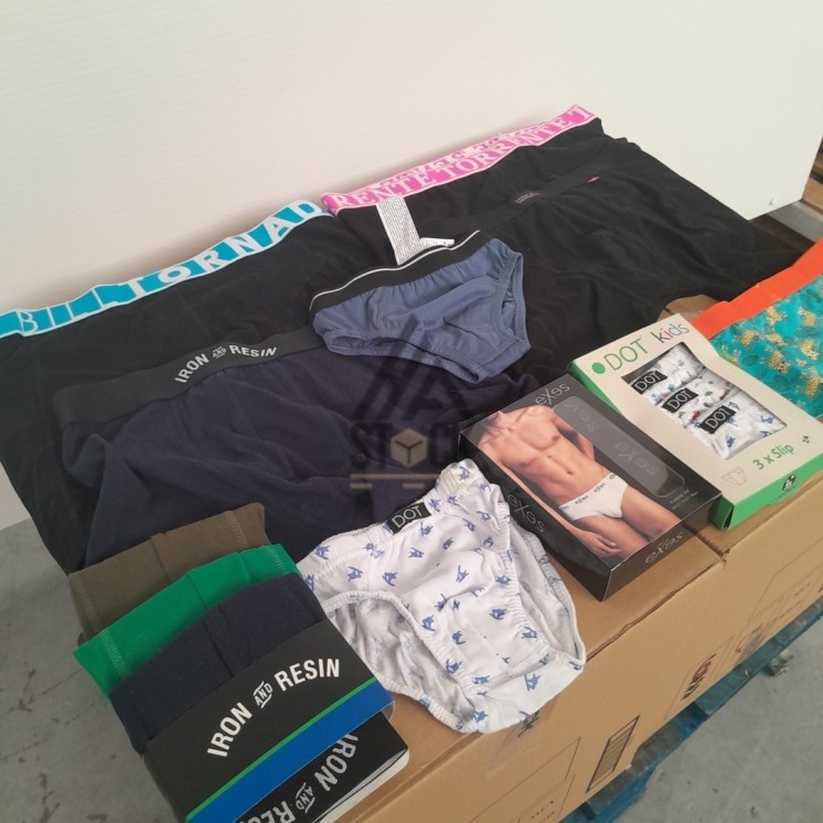 SOUS VETEMENTS HOMME - 150 pièces