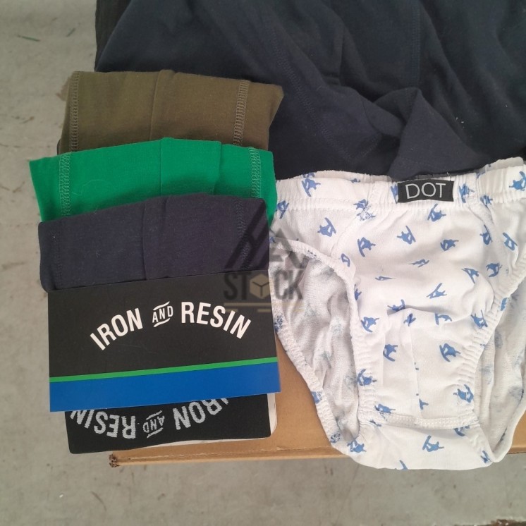 SOUS VETEMENTS HOMME - 150 pièces