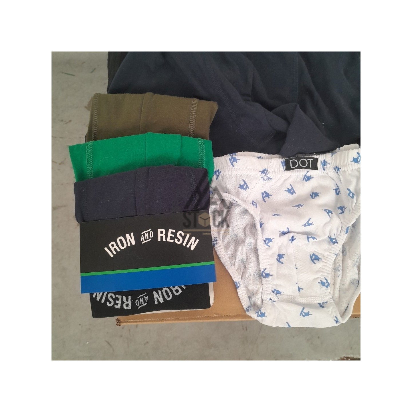 SOUS VETEMENTS HOMME - 150 pièces