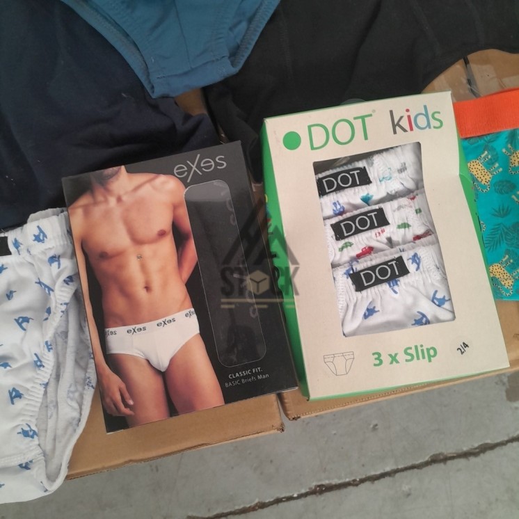 SOUS VETEMENTS HOMME - 150 pièces