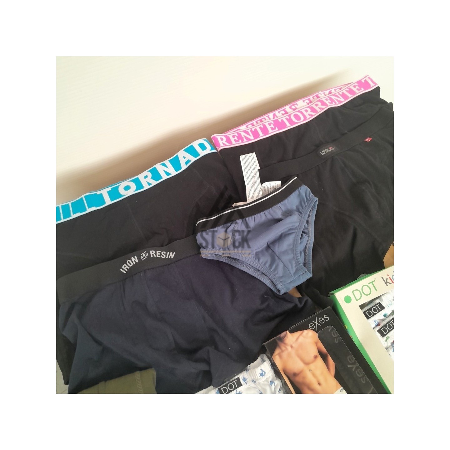 SOUS VETEMENTS HOMME - 150 pièces