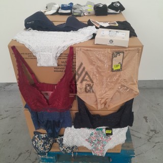 SOUS VETEMENTS FEMME - 220 pièces