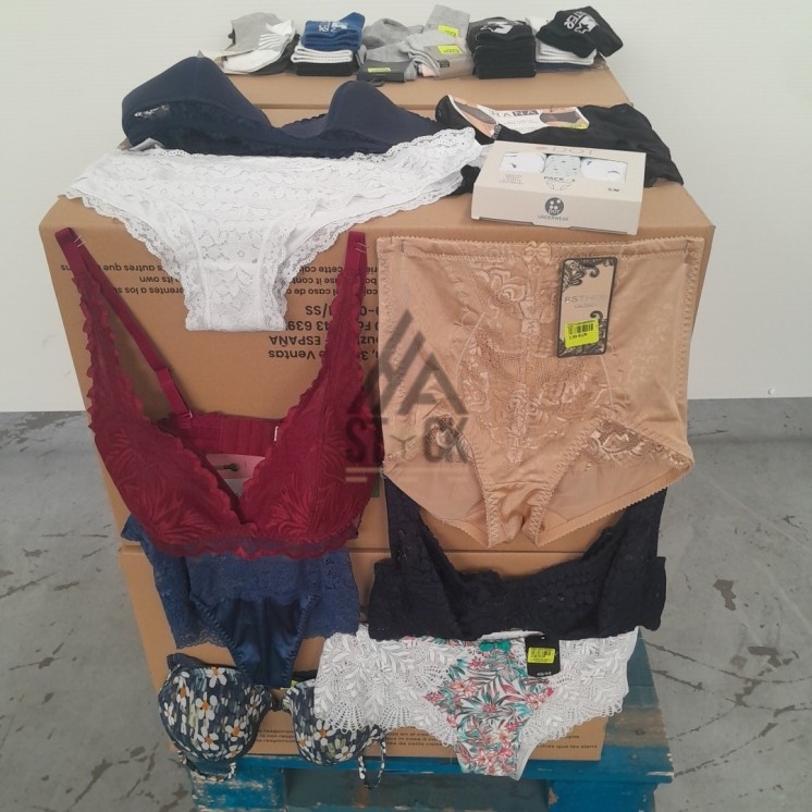 SOUS VETEMENTS FEMME - 220 pièces