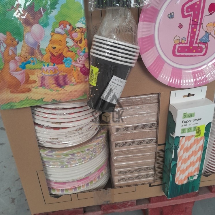 VAISSELLE JETABLE - 320 pièces