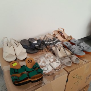 CHAUSSURES  ÉTÉ - 60 paires