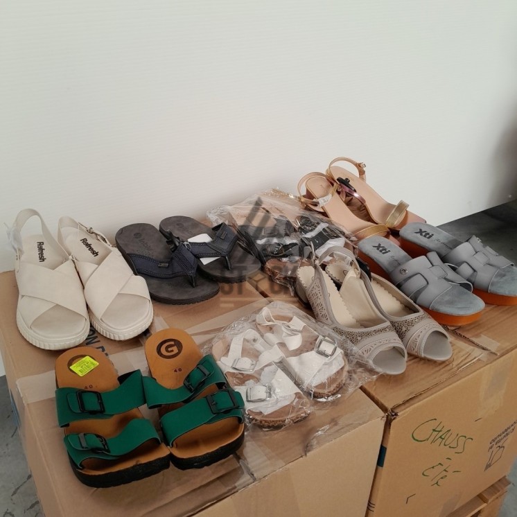 CHAUSSURES  ÉTÉ - 60 paires