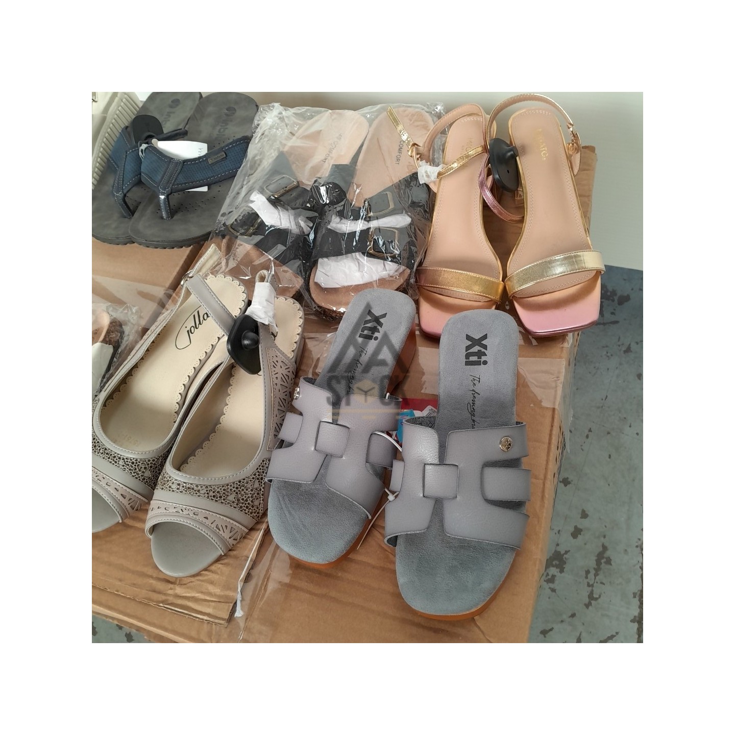 CHAUSSURES  ÉTÉ - 60 paires