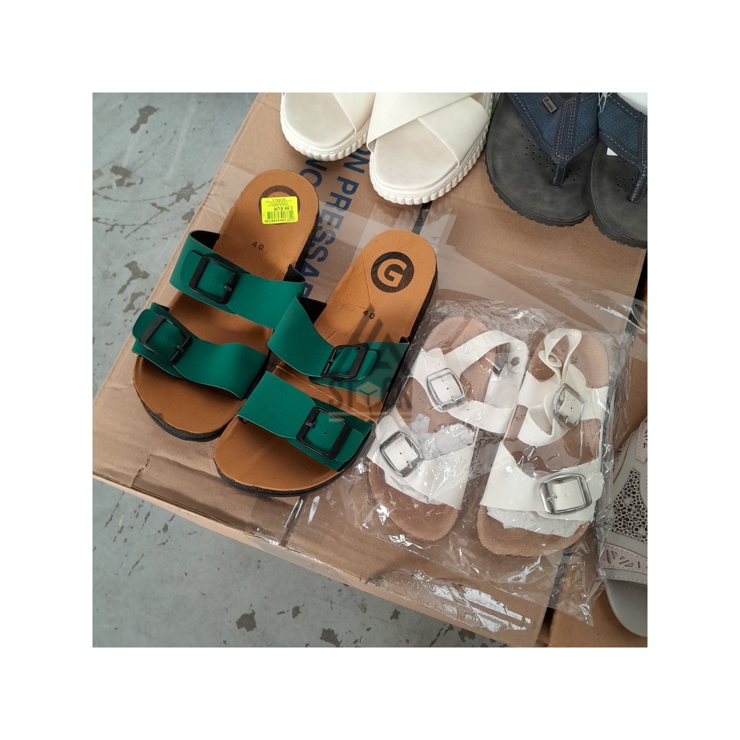 CHAUSSURES  ÉTÉ - 60 paires