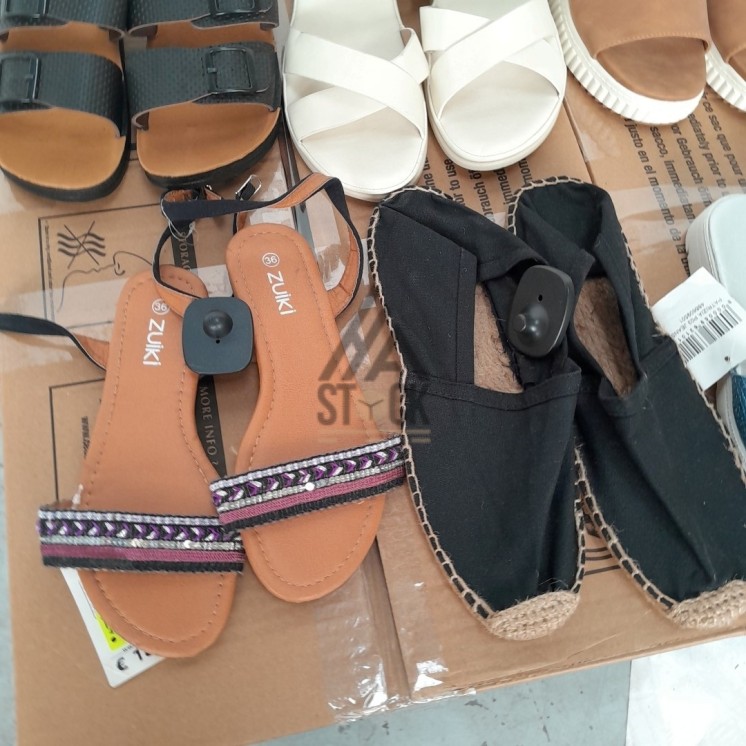 CHAUSSURES  ÉTÉ - 60 paires
