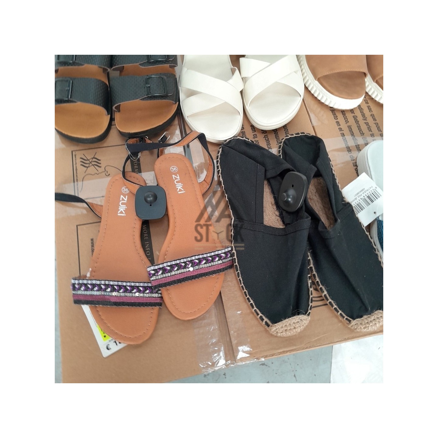 CHAUSSURES  ÉTÉ - 60 paires