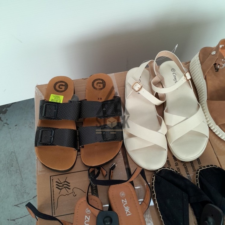 CHAUSSURES  ÉTÉ - 60 paires