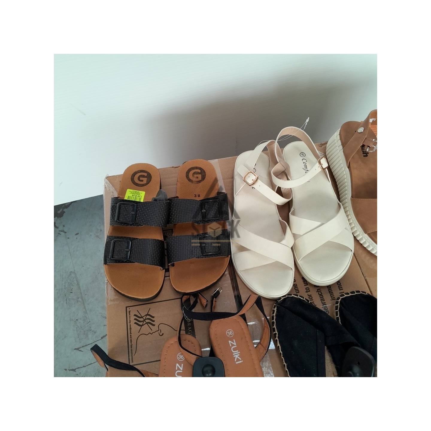 CHAUSSURES  ÉTÉ - 60 paires